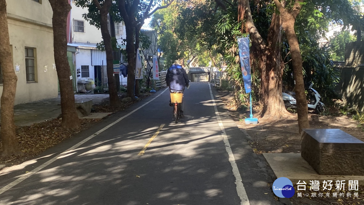 潭雅神綠園道部分路段無人車分道設計，長年人車混行引發安全疑慮。