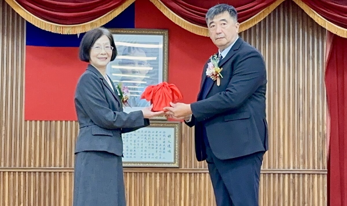 ▲台南高分院院長黃瑞華退休,民事庭庭長王金龍法官(右)暫代院長。(圖/記者陳聖璋攝,2025.01.06)
