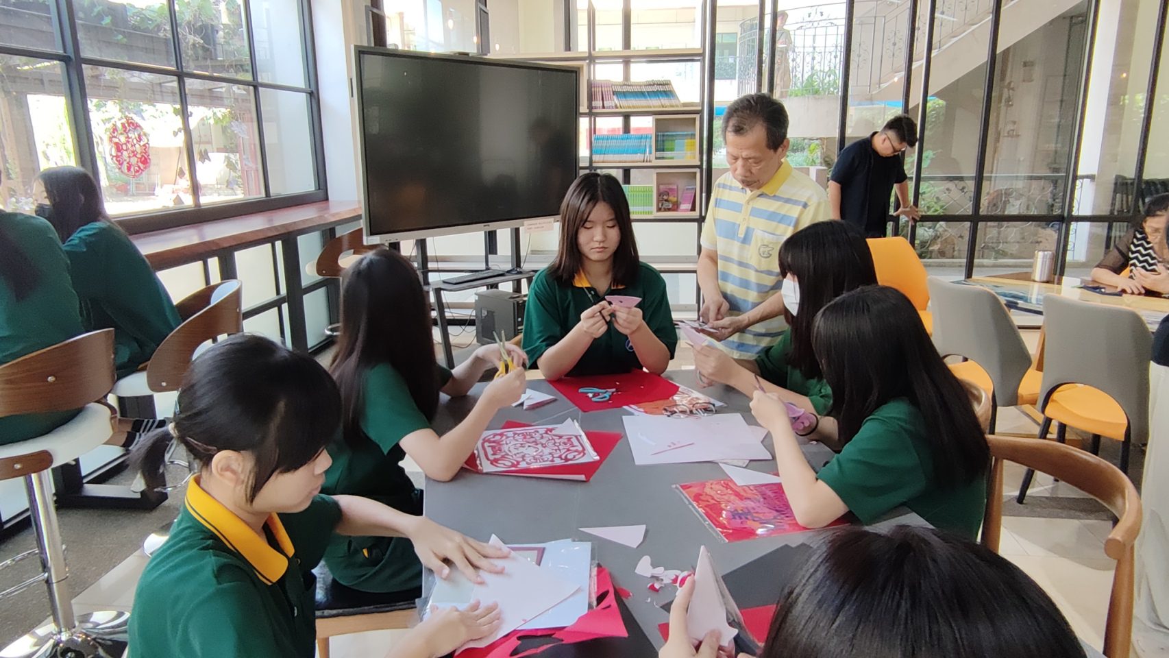 中市教育局「藝術家到校計畫」　透過電台現聲分享藝術教育推動經驗