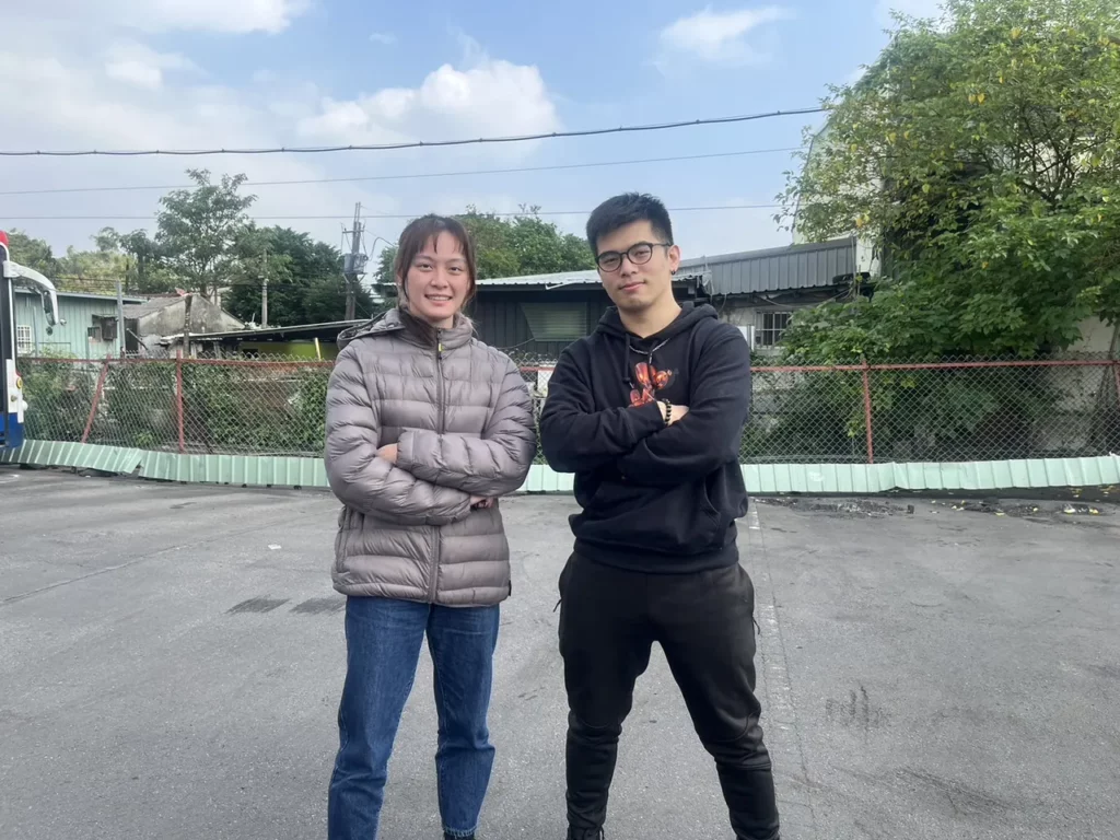 當其中一名女性歹徒的口罩一掀開,觀眾驚呼正妹女警,該名女警蔡詠琳自小練習跆拳道,曾多次獲選比賽名次