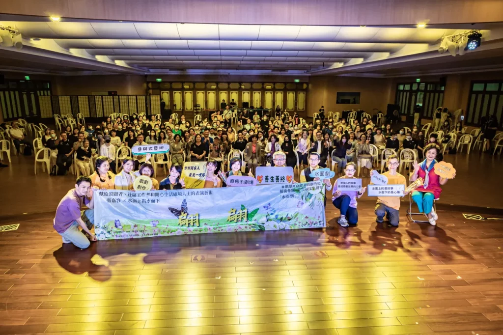 慈濟靜思堂場演後大合照,慈濟徐榮源副院長,基隆社會處處長楊玉欣也全程觀賞給予好評