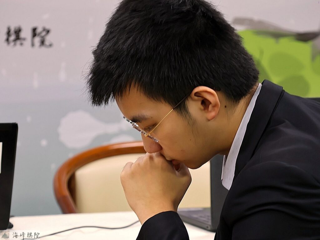 久經勞其心智的修練苦行，過滿早也圍棋、晚也圍棋的日子，許皓鋐或許需要一次與棋隔絕的休息
