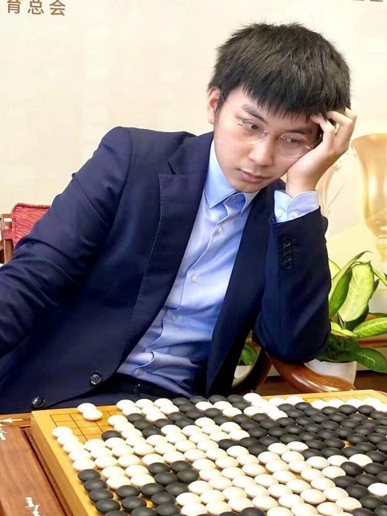 應氏盃世界職業圍棋錦標賽，許皓鋐一路過關斬將，殺入四強。