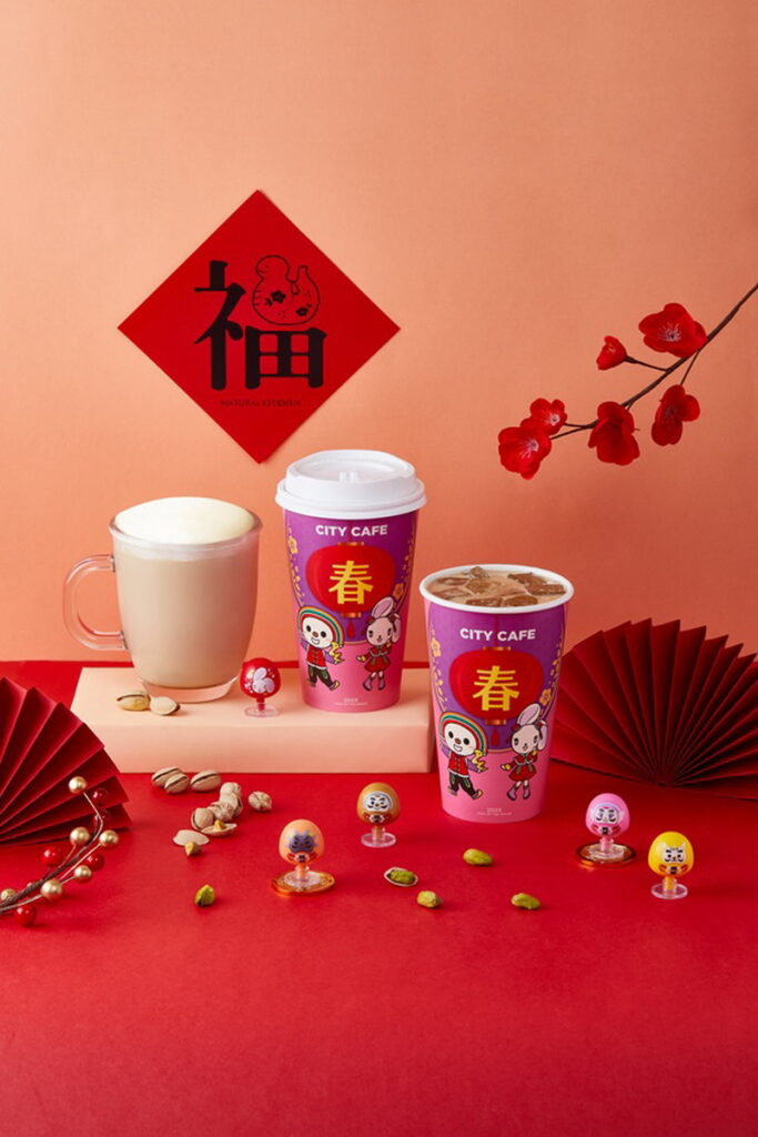 _CITY CAFE呼應開心果諧音「開開心心」招好運,首度推出「開心果風味拿鐵」