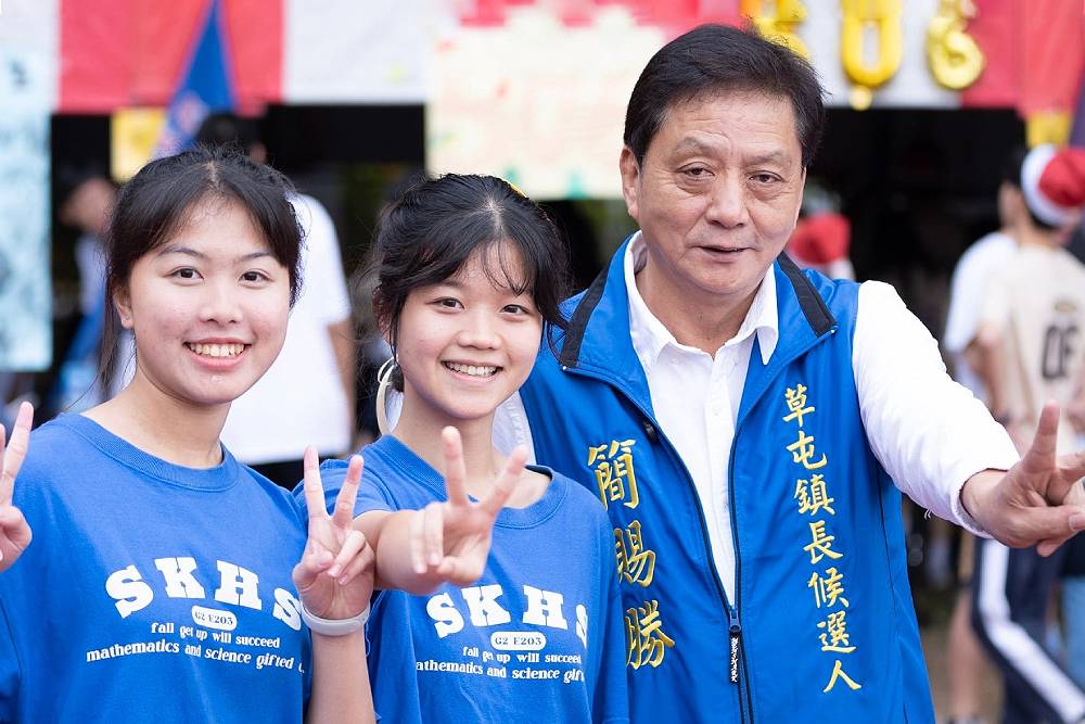 草屯鎮長補選吳崢、陳玉鈴列被告 簡賜勝盼還乾淨選舉 220 草屯鎮長補選吳崢、陳玉鈴列被告 簡賜勝盼還乾淨選舉 219