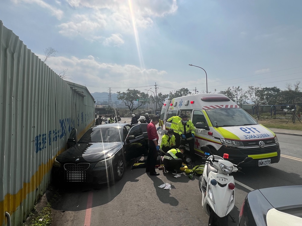 AB車攔查不停衝撞員警 警開槍制止通緝犯中彈送醫 230 cnews204250106a04