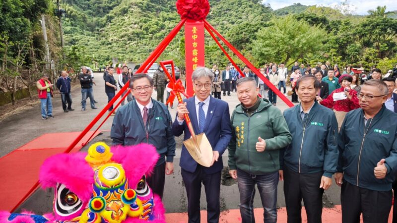 圖文:霧峰區農會強化六級產業發展農業新通路 桐林酒廠動土典禮 祈禱平安順利。