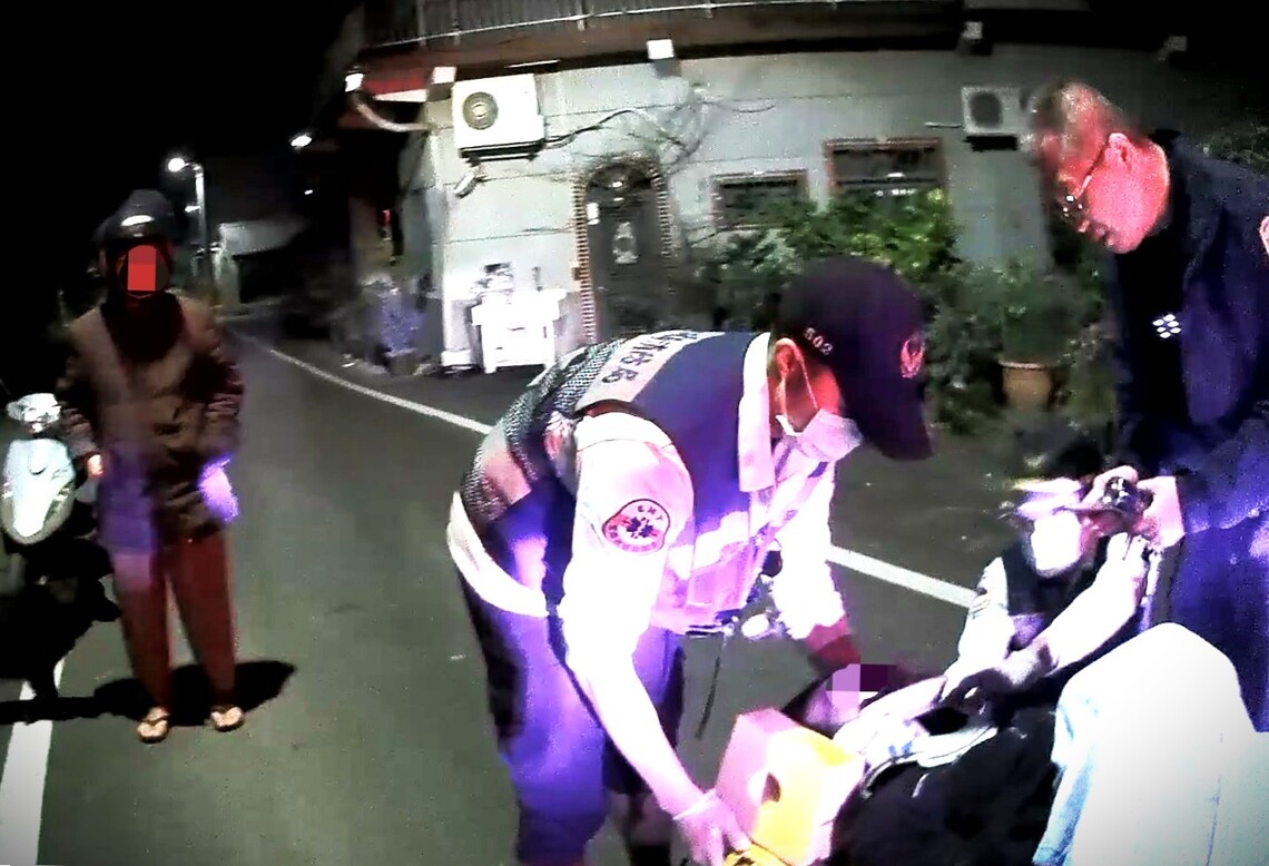 漾新聞|警救援不慎摔落水圳男子送醫