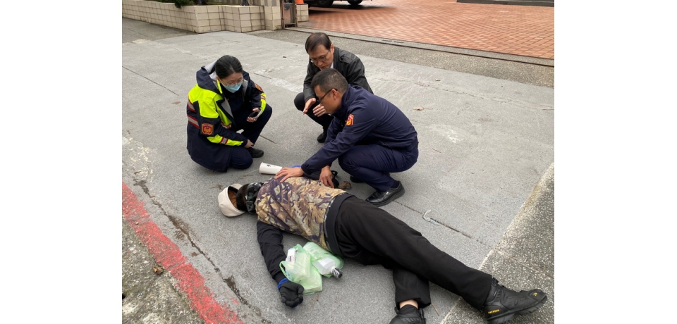 北市保大警員堅守崗位 迅速救助倒地民眾獲讚許