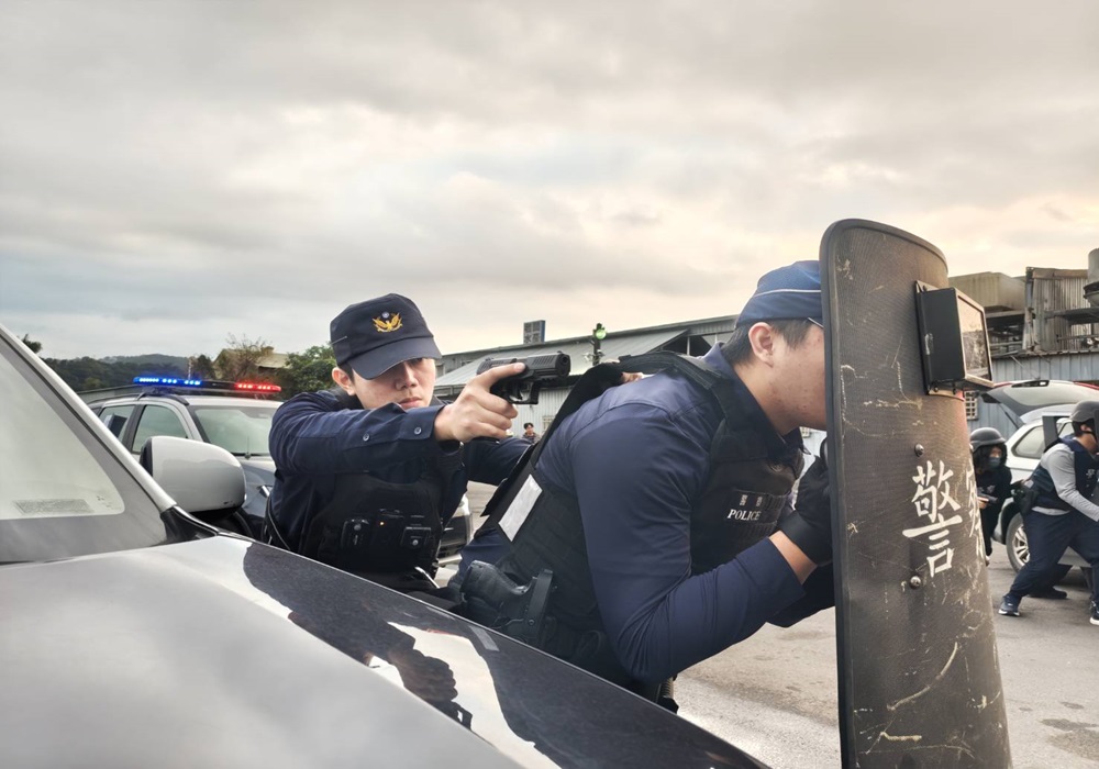 土城警防搶演練超逼真 扮歹徒正妹警竟是「土城車手剋星」 242 248250107a05