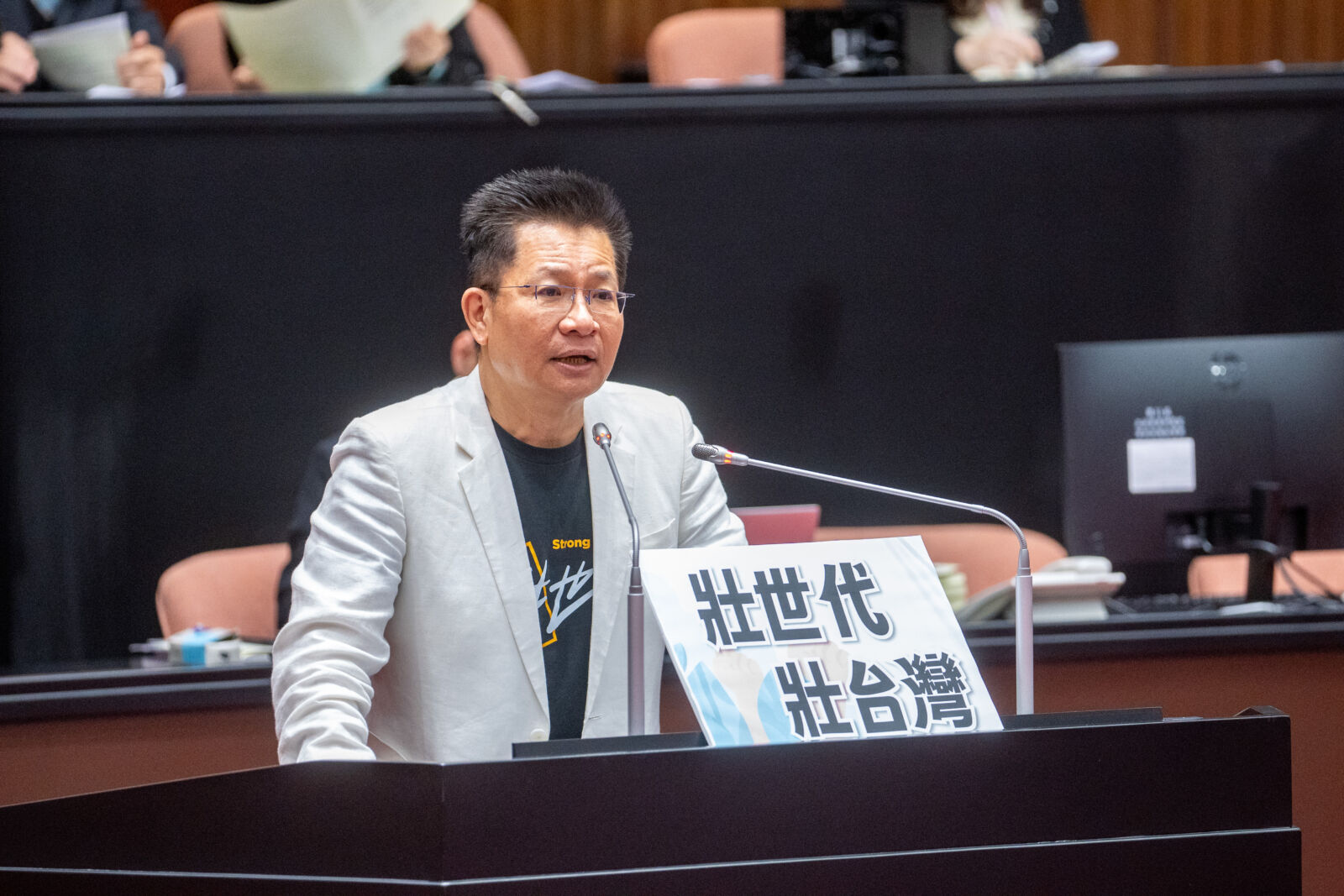 55歲以上有新稱號「壯世代」 立法院朝野無異議通過《壯促法》 240 55歲以上有新稱號「壯世代」 立法院朝野無異議通過《壯促法》 239