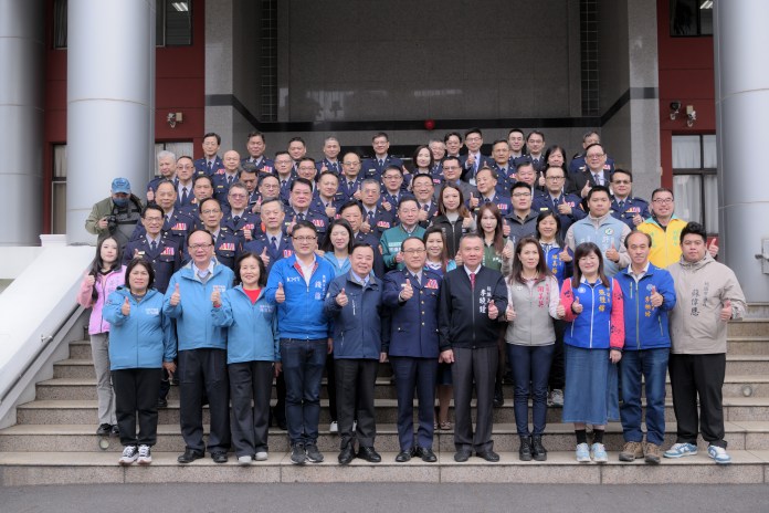 邱奕勝率桃市議會為警消加菜 祝福大家新年好運來 62 545hefrre