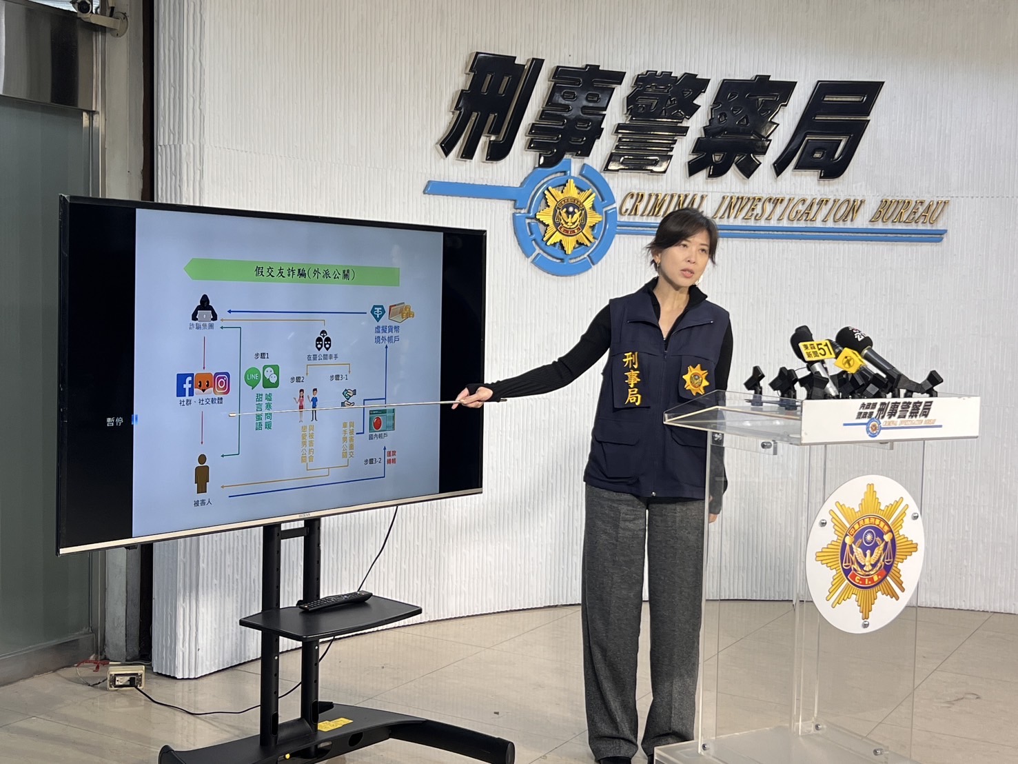 刑事局九大二隊隊長張伊君說明案情。(記者徐煜勝翻攝)