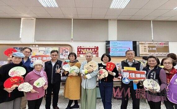 金蛇躍動慶豐年　中市中正地所春聯義賣送愛心