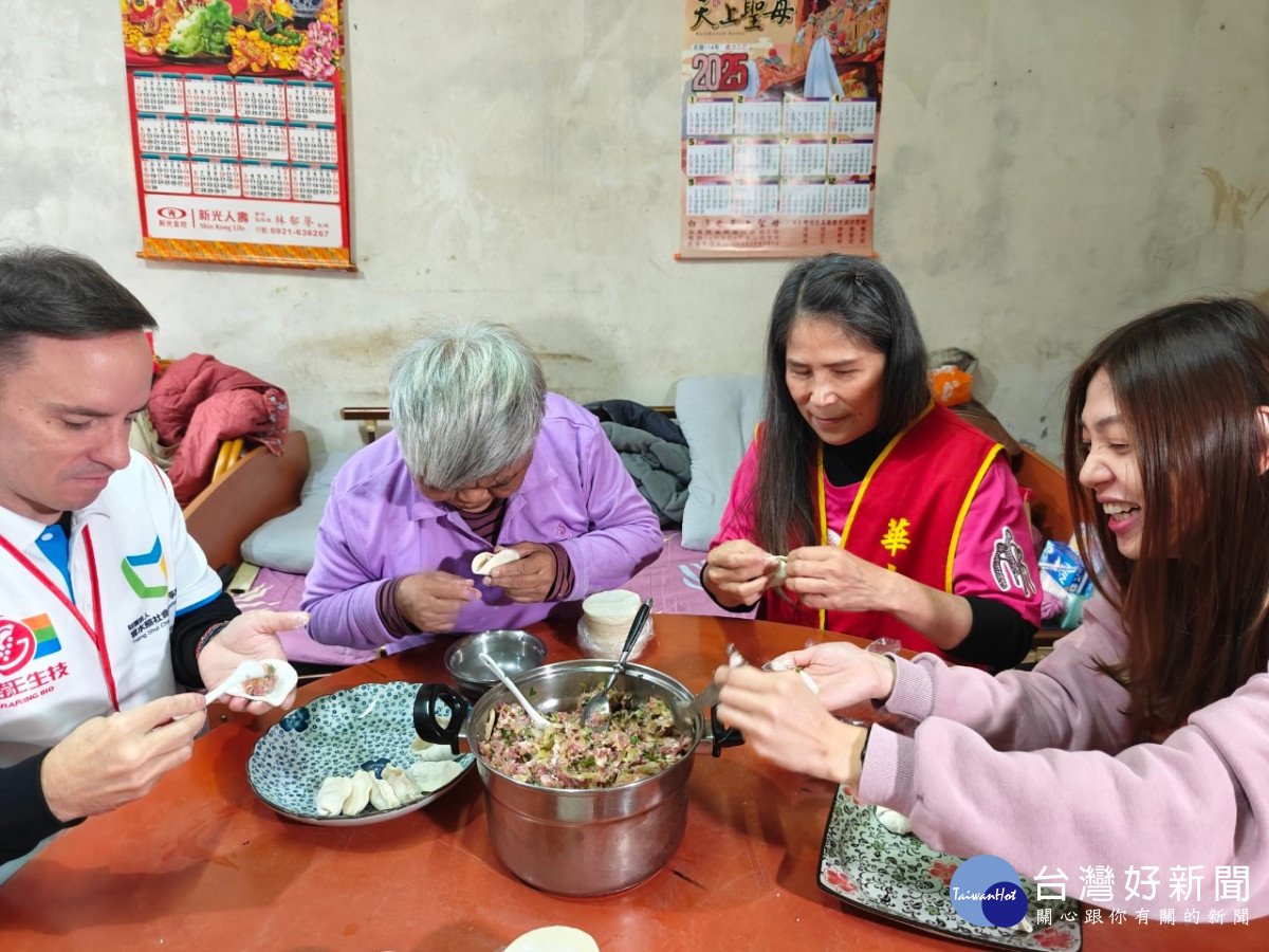 孤老告別40載家園 葡萄王伴圍爐享年味