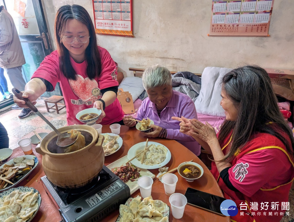 孤老告別40載家園 葡萄王伴圍爐享年味