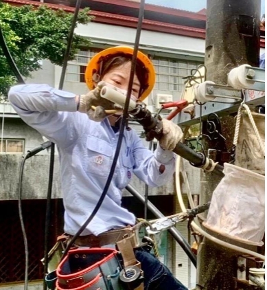 ▲圖;新營區處何孟穎,原本是名英文教師。( 李堂安翻攝 )
