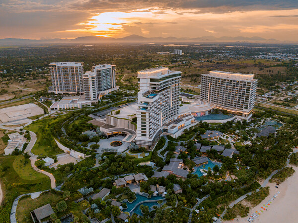 Celebrate Lunar New Year at a Global Icon of Luxury and Hospitality Celebrate Lunar New Year at a Global Icon of Luxury and Hospitality