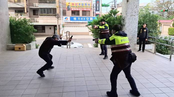 年關將近提領大筆現金 大園警:可申請護鈔 76 320645 0