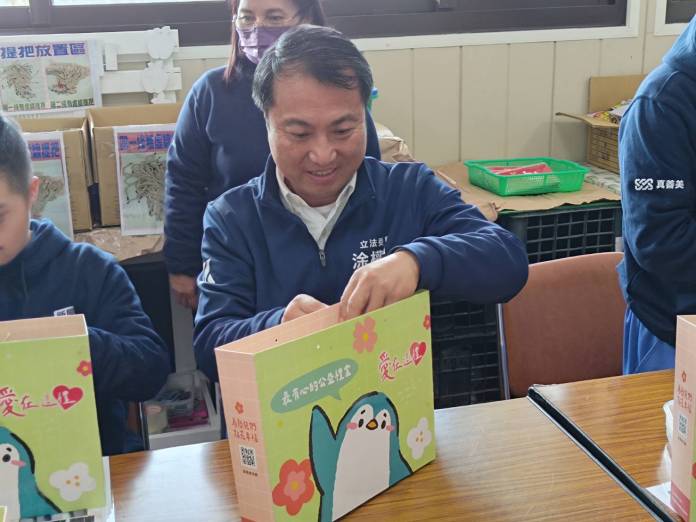 涂權吉邀大眾支持「新屋小作所」新年禮盒 關懷在地身心障礙者 62 376858 0
