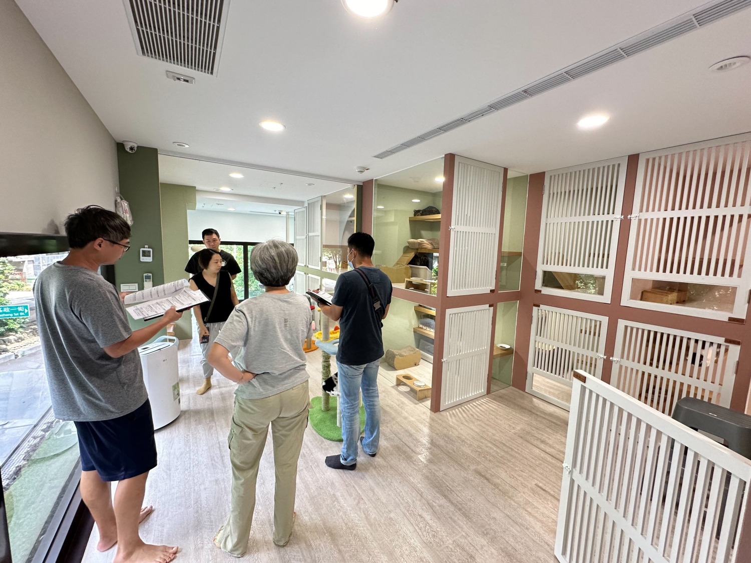 新竹縣每兩年辦理一次特定寵物業評鑑,以提升業者服務品質。(圖/記者林照東翻攝)
