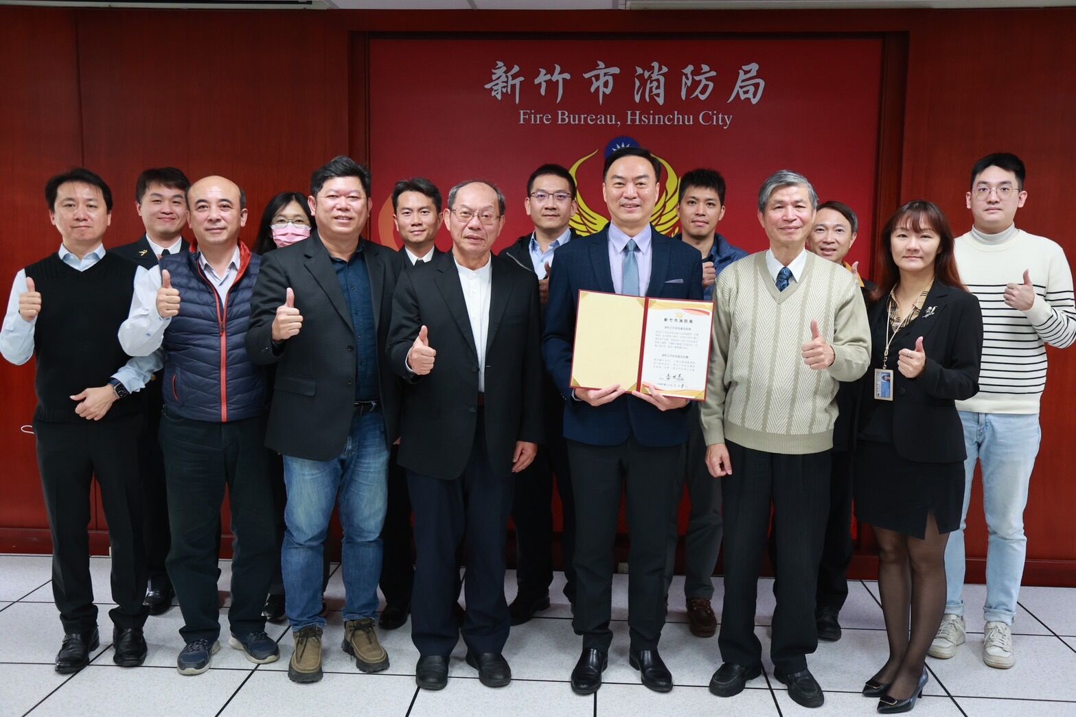 消防局李局長與團隊將從制度建設、設施改善、訓練強化及健康管理等多方面落實消防員安全與健康保障。(圖/記者林照東翻攝)