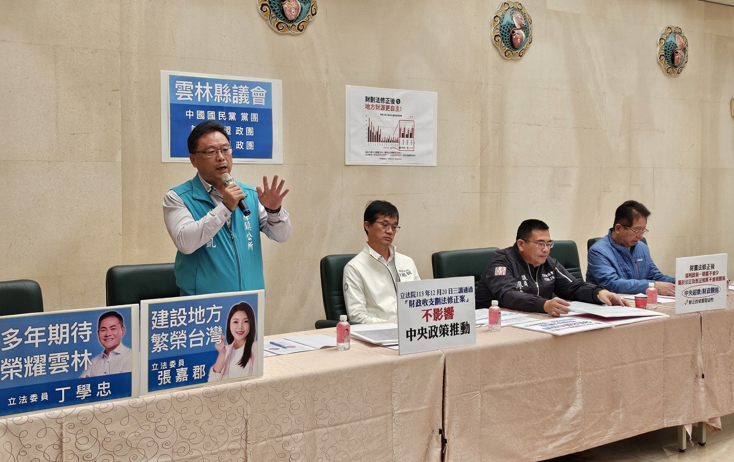 與會的土庫鎮長陳特凱(左1)強調「不患寡而患不均」,中央政府一直宣揚縮短城鄉差距,落實的作為就是公平分配統籌分配款。(圖/記者葉子綱攝)