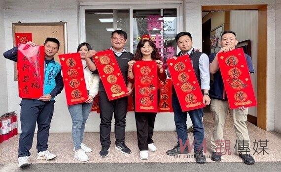 中市黃佳恬議員邀書法大師現場年畫揮毫分享民眾　感受年節氛圍