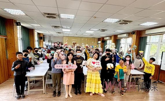 白雪公主紅現身文祥國小 施雪紅董事長心繫教育南下捐款與演講許學童自信的未來