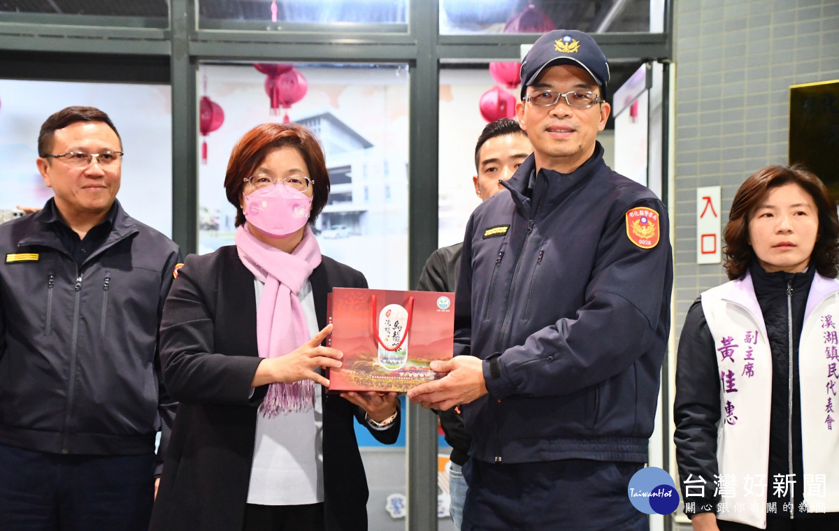 114年重要節日安全維護1/20啟動,縣長慰問執勤員警及協勤民力 。圖/彰化縣政府提供