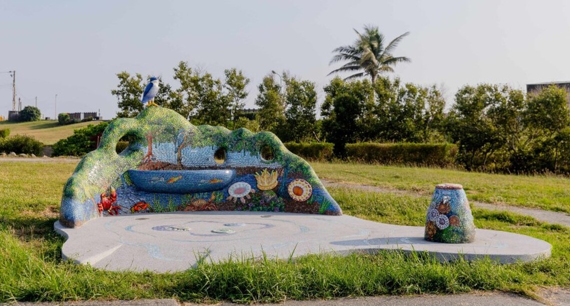 林園海洋濕地公園新亮點!《生態禮讚》裝置藝術亮相 作品結合倒立水母 展現濕地公園豐富生態