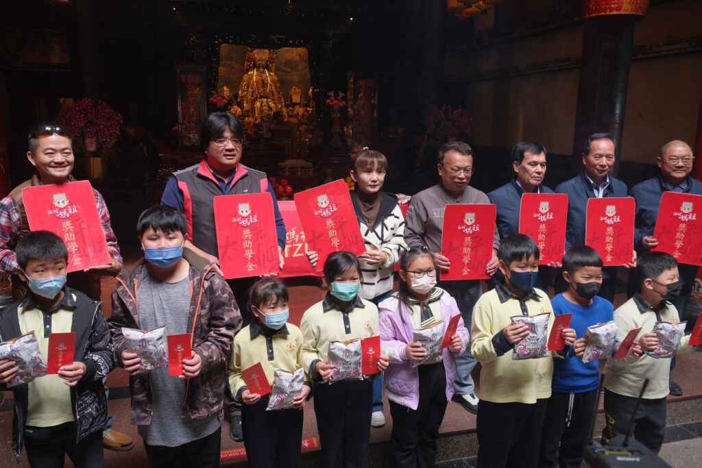 福興宮獎助學金嘉惠雲彰200位學子。(記者廖承恩翻攝)