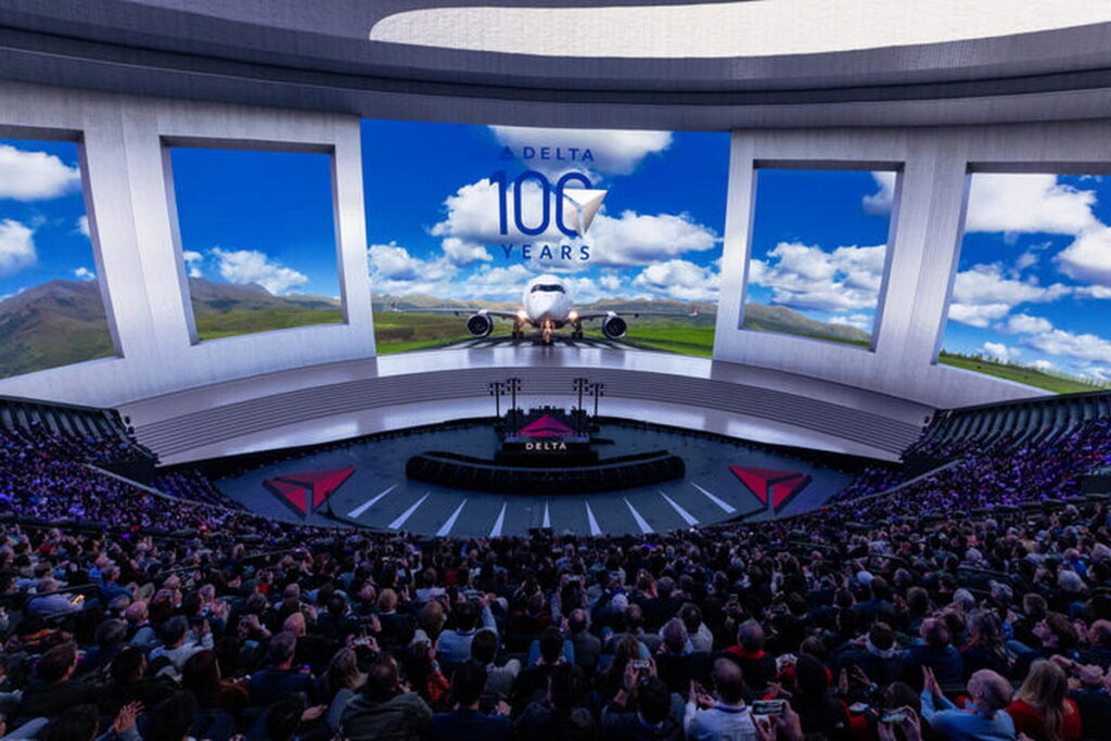 達美航空2025 CES主題展演盛會，現場觀眾猶如踏上一段深度沉浸式的飛行視覺饗宴