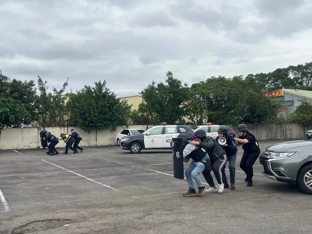 因搶匪逃逸路線鄰近新莊分局轄區,樹林警方便立即通報新莊分局支援攔截圍捕,展現新北警團隊的配合默契