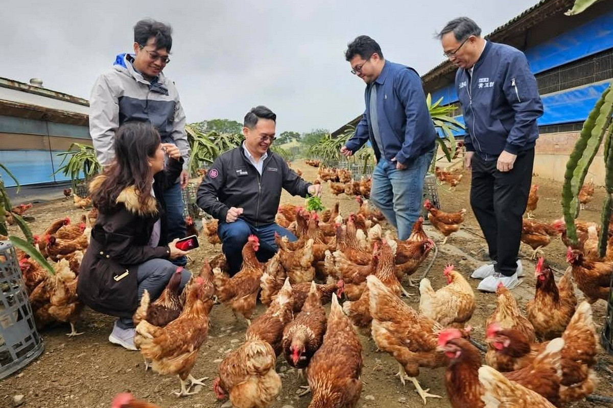 蘇俊賓副市長與農業局一同造訪龍潭北一畜牧場,交流友善養殖推廣與無抗生素養殖推動的經驗。<br /><br />