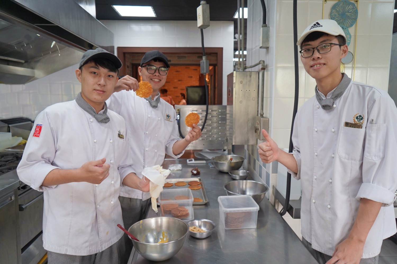 傳承漢餅美味文化 高餐大開設舊振南產業學苑圓滿結業