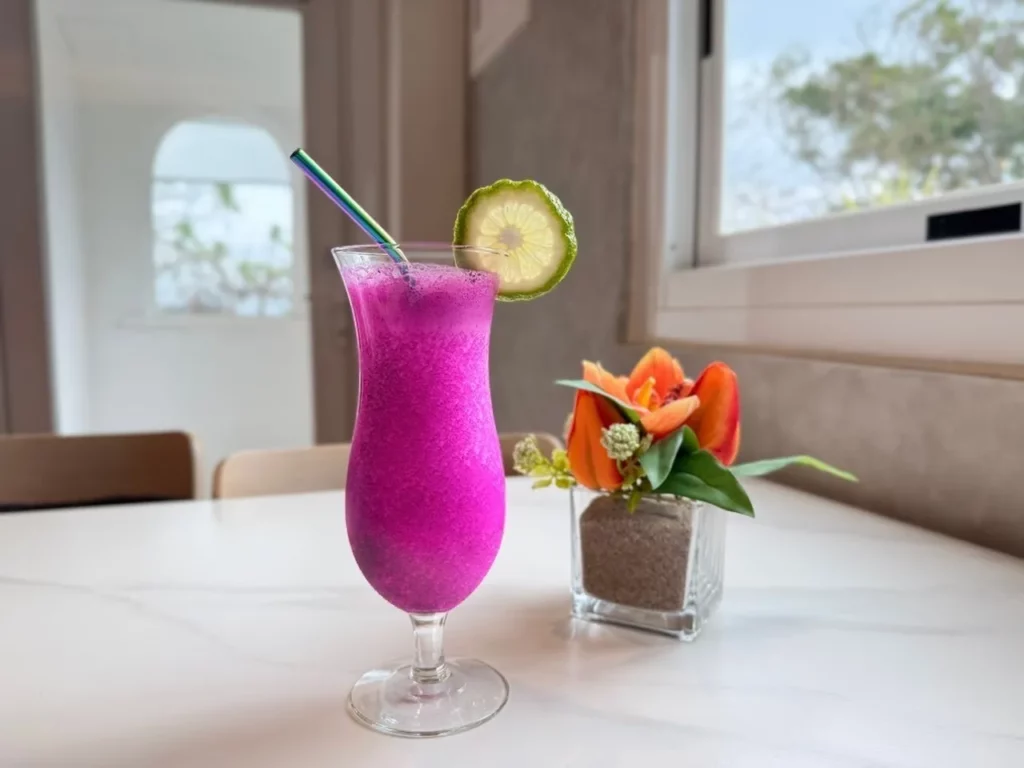 .「船帆石No.1000」特色飲品由在地農特產品現打的果汁特調製成。