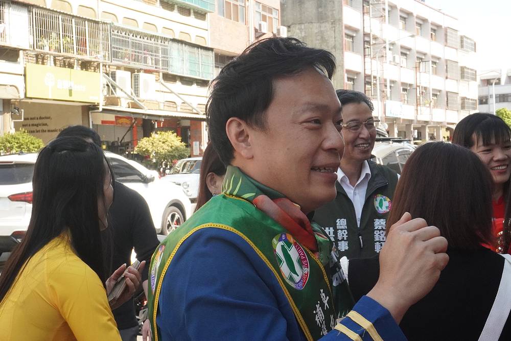 南投草屯鎮長補選「平民對權貴」？　簡賜勝邀蔡銘軒同辭議員 211