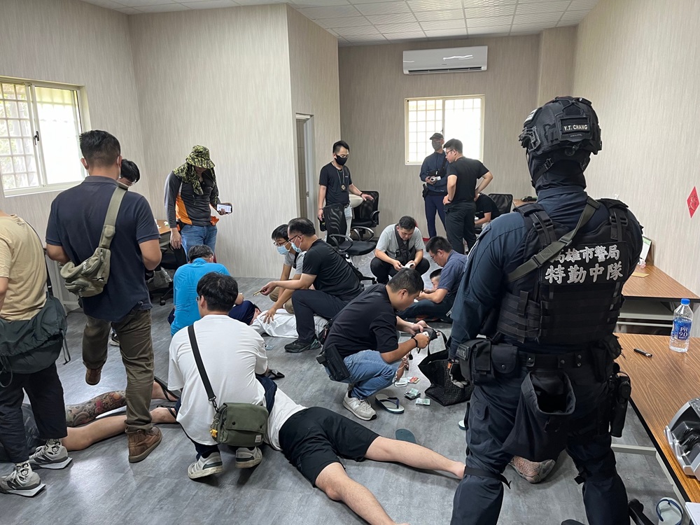 請乘十集團 涉強拍裸照逼簽本票討債警逮9人 191 cnews204250110a03