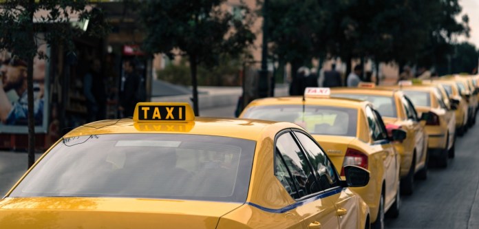 桃園交通局曝春節計程車收費方式 加成運價時段曝 69 yellow cars city