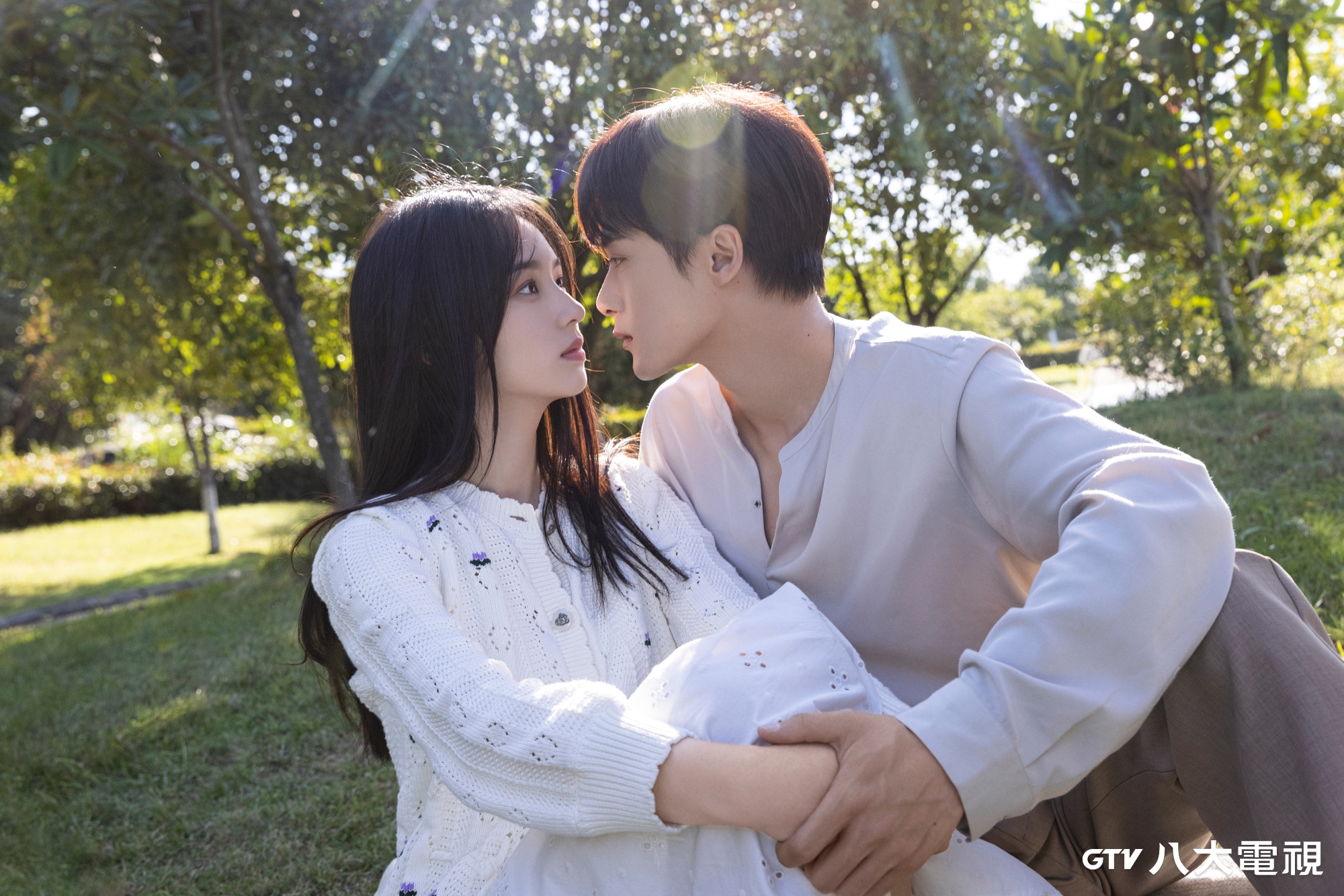 八大電視陸劇《想很想很你》檀健次(圖右)與周也(圖左)主演,網封甜寵劇天花板。圖/八大電視提供