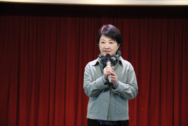 圖文:中市運動局長游志祥真除 盧秀燕期勉任重道遠攜手提升台中運動風氣與成績。