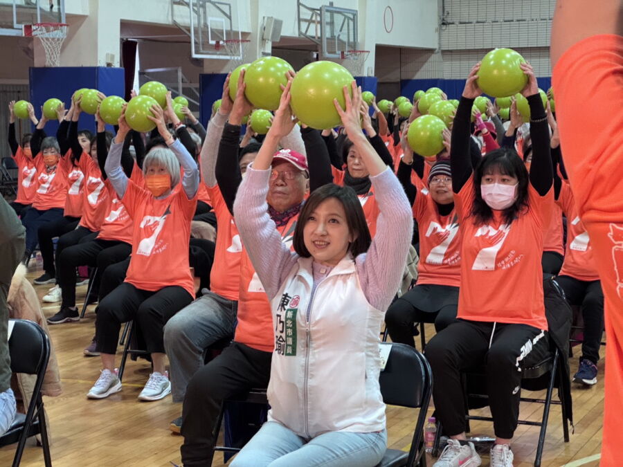 圖/新北市議員陳乃瑜、新北市家的方向協會與台灣活躍健身協會合作,今(11)日共同舉辦「千揪、萬歲」樂齡運動大會。(新北市議員陳乃瑜提供)