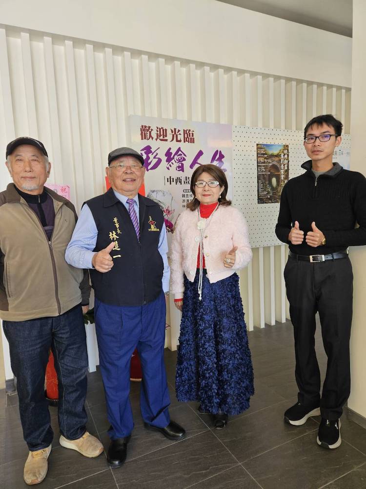 ▲藝術家魏金枝（右二）、林容德（右）與北回林進一董事長（右三）開幕式前合影。（圖/記者陳惲朋翻攝）