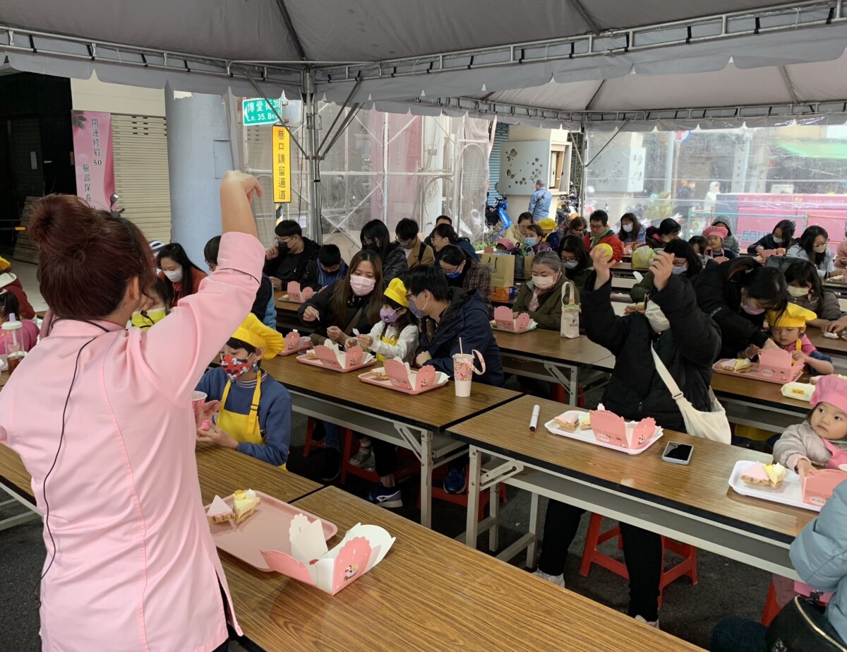 ▲台中豐原手作糕餅嘉年華，親子體驗手作糕餅。(圖/中市府提供)