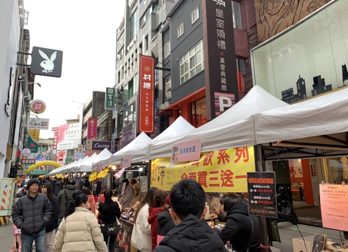 ▲適逢年節採買旺季，豐原手作嘉年華湧人潮。(圖/中市府提供)