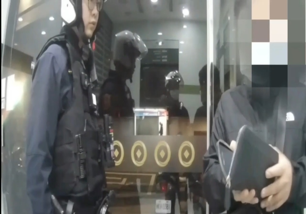 深夜持3卡ATM頻領錢 樹林警眼尖逮瞎掰車手 233 248250111a01