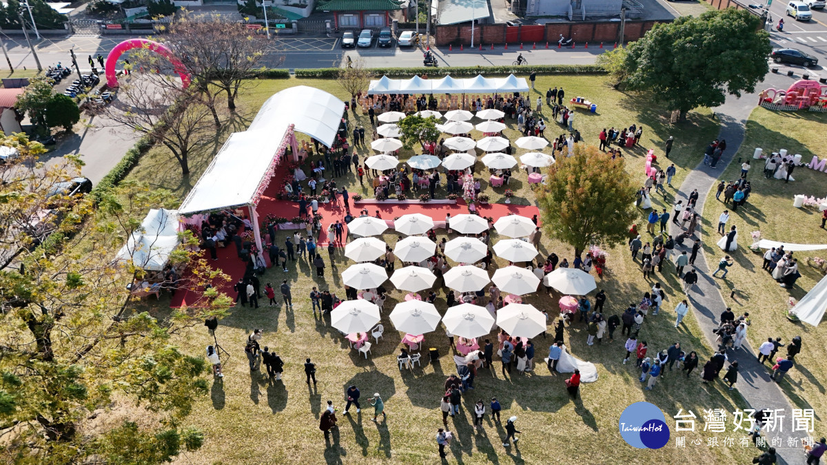114年嘉義市第43屆市民集團結婚今天在「森林之歌」舉行甜蜜婚禮/嘉義市府提供