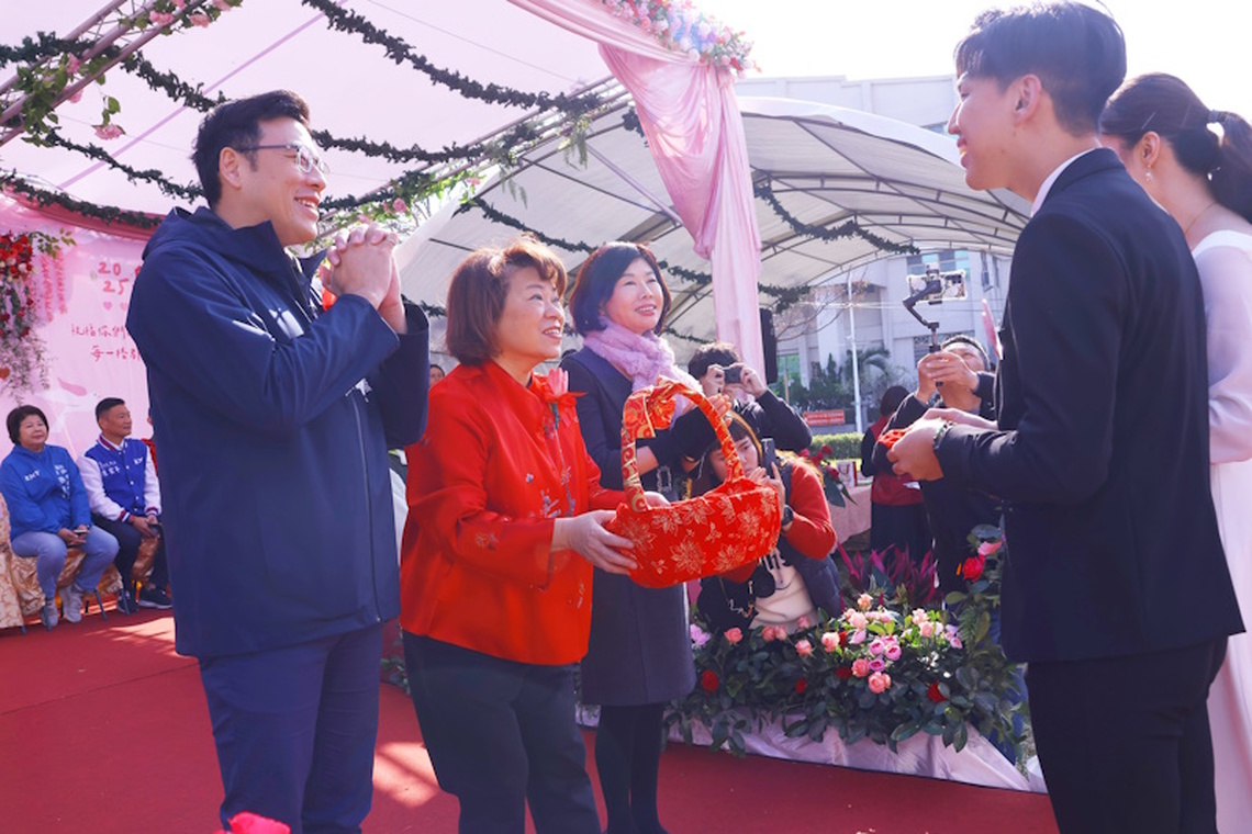 嘉市集團結婚「2025與你成嘉」 黃敏惠市長見證34對佳偶許下百年之約 祝福多生貴子