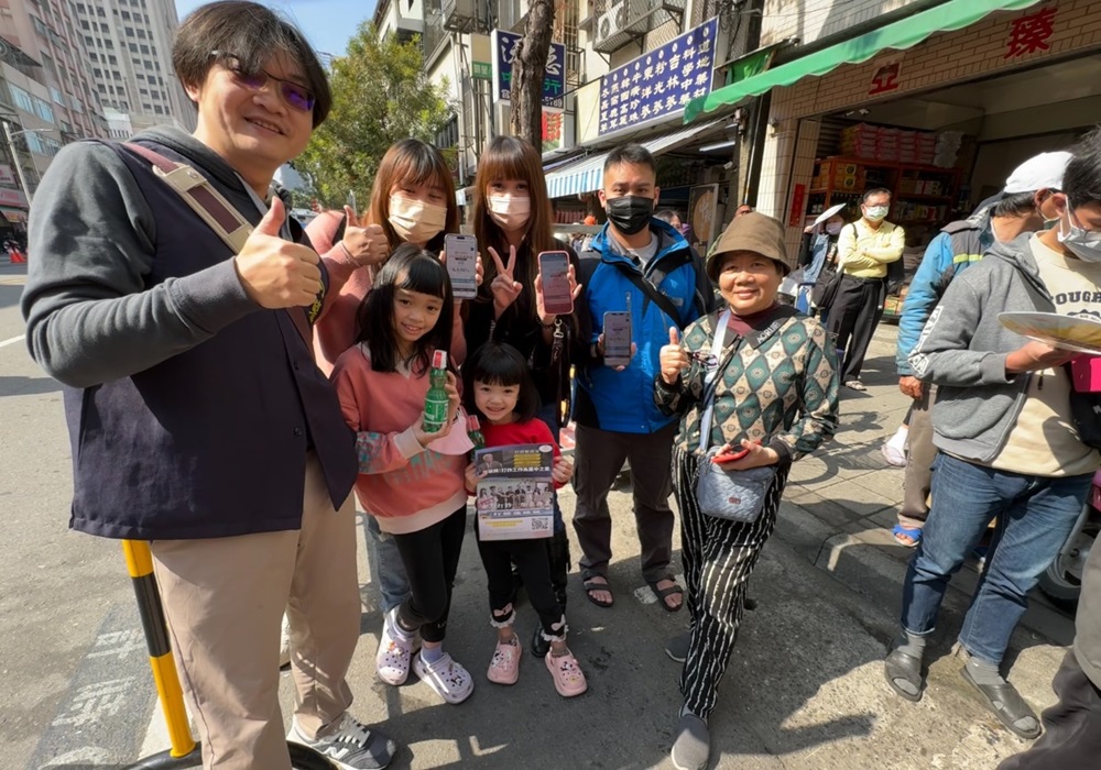 陳其邁年貨大街發紅包 雄警成立機動派出所守護安全 253 248250112a03